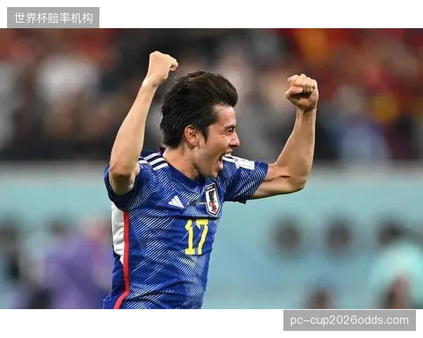 守田英正与田中碧的中场组合将主导日本队的传控节奏,出球稳定性是球队进攻发起的基础。 守田英正与田中碧的中场组合将主导日本队的传控节奏,出球稳定性是球队进攻发起的基础。